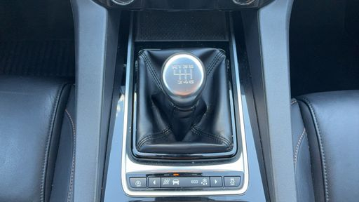 Jaguar F-Pace 2.0 D 163 2WD - Prestige – 2018 – 120482 km – Diesel – Boîte Manuelle — photo 22