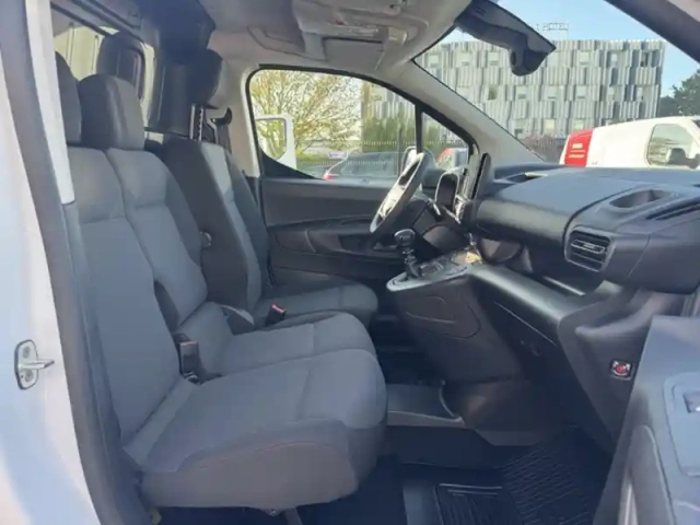 Toyota Proace medium 1.5l 100 d-4d start d — photo 12