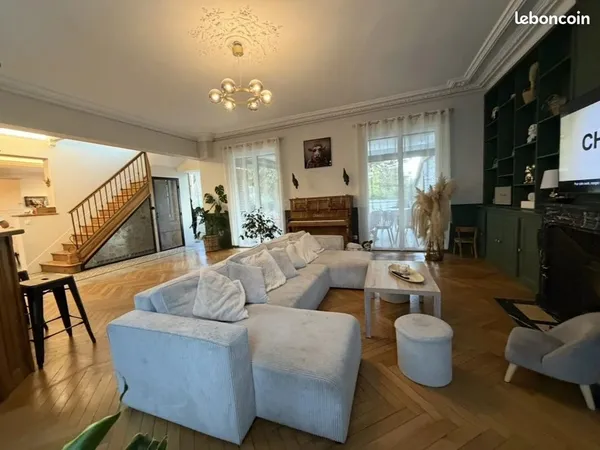Maison 9 pièces 245 m²