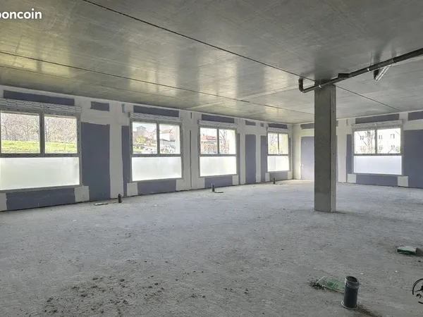 Local commercial 221 m² Roche-la-Molière