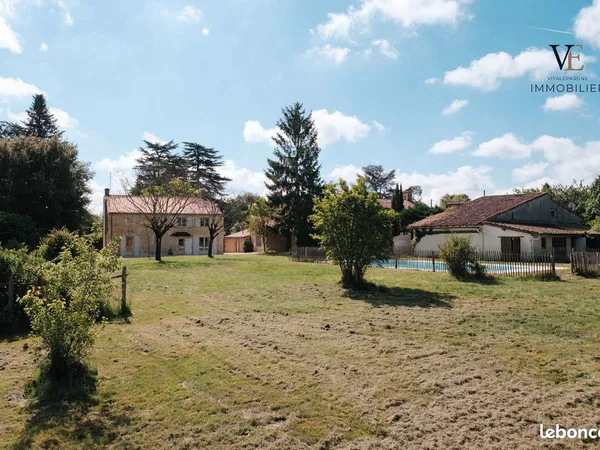 Propriété en pierre 242 m² avec piscine et dépendances — 1 hectare sans vis-à-vis
