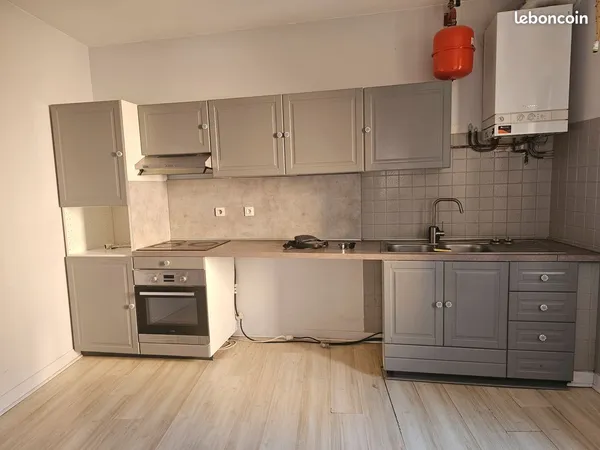 Maison de bourg F4 à louer Saint Florine centre