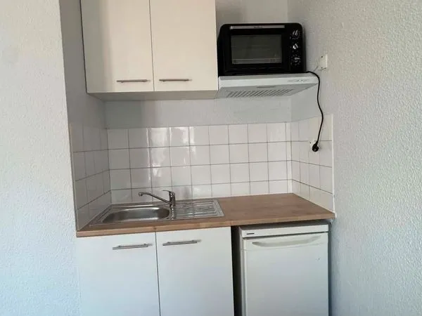Appartement Location Nîmes 1p 17m² 410€