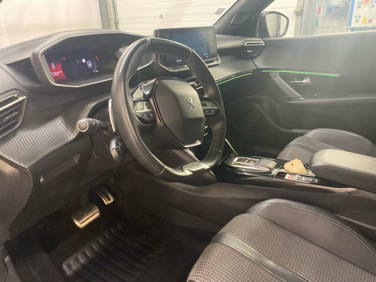 Peugeot 2008 puretech 130 s&s eat8 gt — photo 9