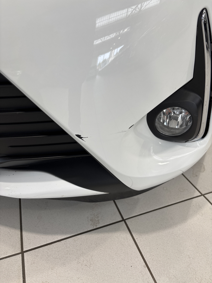 Toyota Yaris 70 VVT-i — photo 22