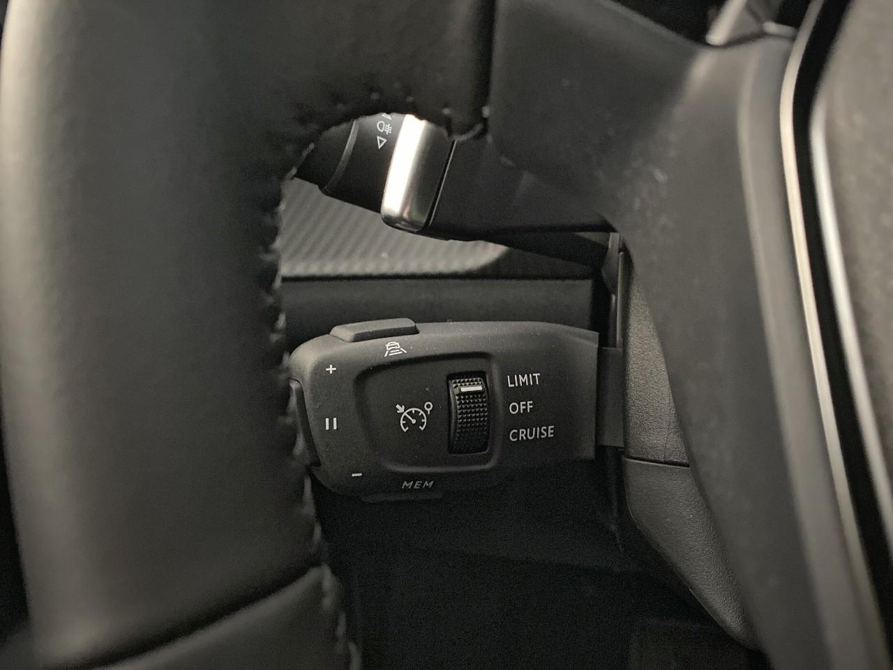 Peugeot 2008 hybrid 145 ch e-dcs6 allure — photo 19