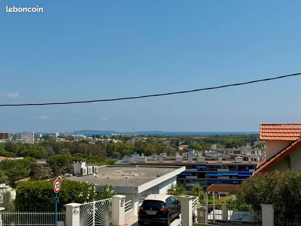 Mandelieu - Appartement 2p à rénover avec balcon vue mer