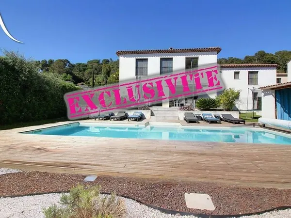 Maison 7 pièces 230 m²