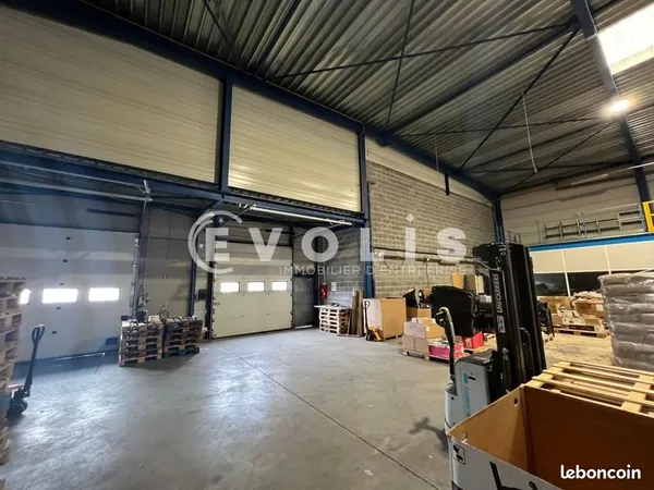 Local industriel 717 m²