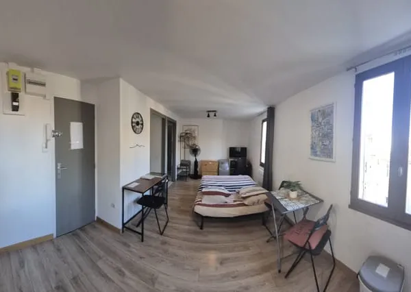 6e Cour Julien Studio de 22.23 m2 situé au 4e étage