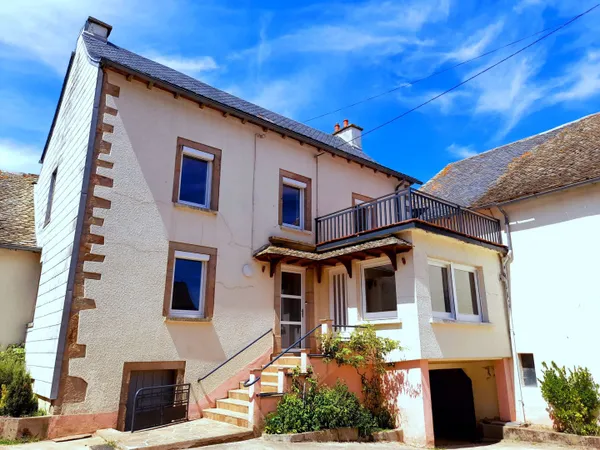 FOURNOLS - 10 mn de BARAQUEVILLE - CORPS DE FERME 153 m²