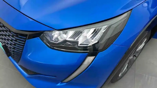 Peugeot 208 electrique 50 kwh 136ch — photo 43