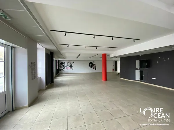 Local commercial 250 m²