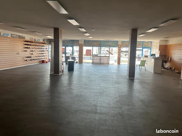 Immeuble commercial / Show-room de ~720 m² - Emplacement stratégique Avenue Jean Joxe Angers