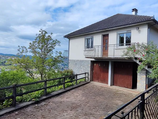 Maison idealement située avec fort potentiel