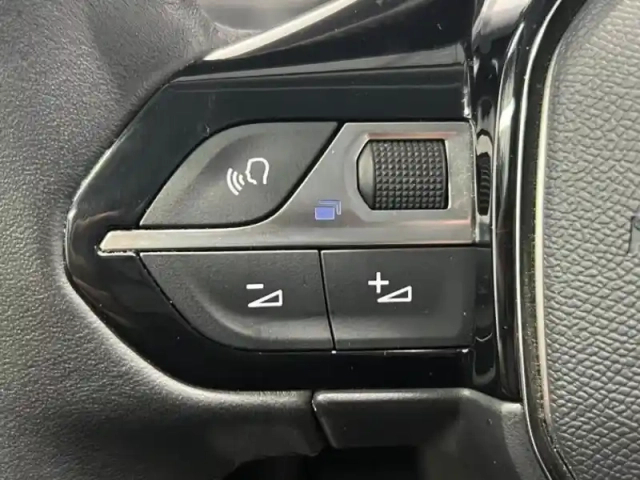 Peugeot 2008 e- 136ch active pack — photo 14