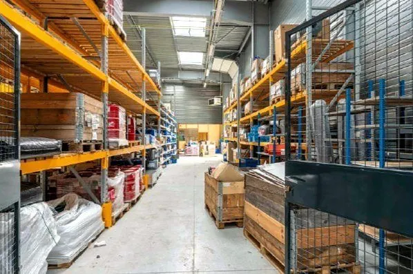 Local commercial 1879 m²