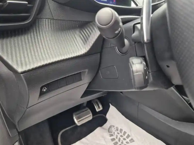 Peugeot 208 hybrid 110 e-dcs6 — photo 24