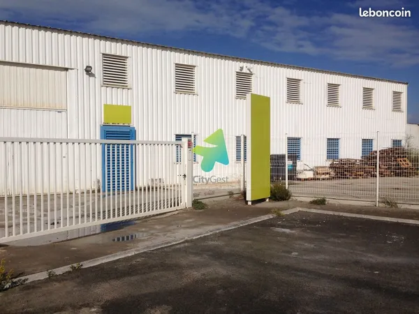 Local 700 m² Bages