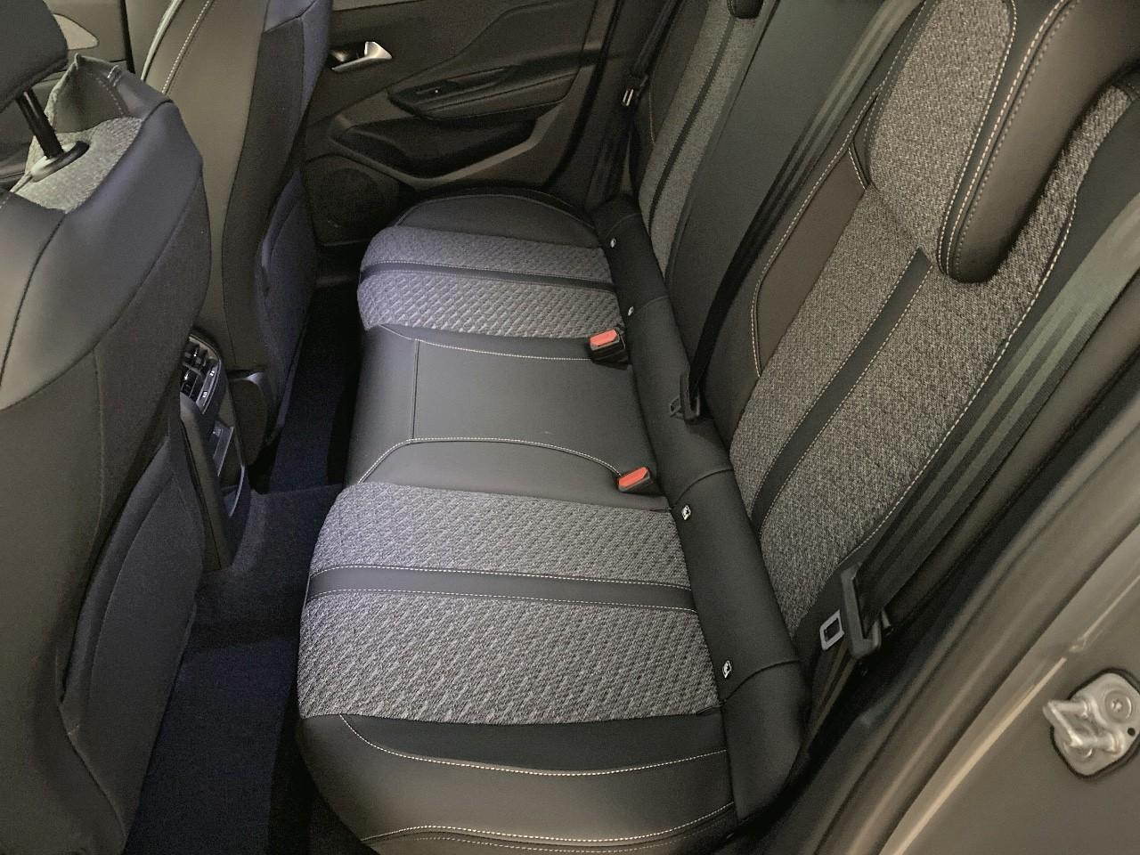 Peugeot 308 hybrid 145 e-dcs6 allure — photo 10