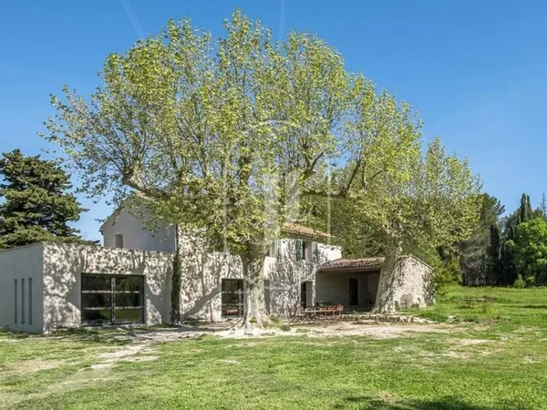 Mas de caractère avec piscine et jacuzzi à vendre à l'Isle sur la Sorgue