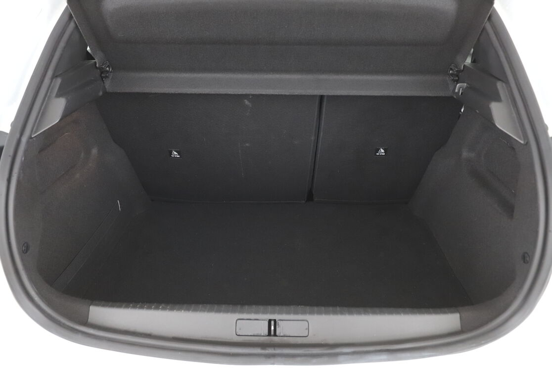Peugeot 208 1.2 PureTech Allure EAT8 — photo 16