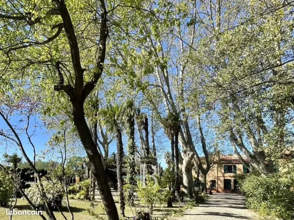 Mas 7 pièces 320 m²