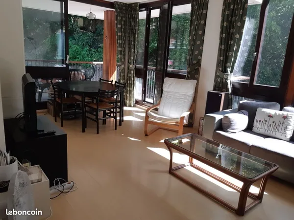 Appartement 4 pièces 90m2 + 10m2 terrasse Jouy en Josas centre