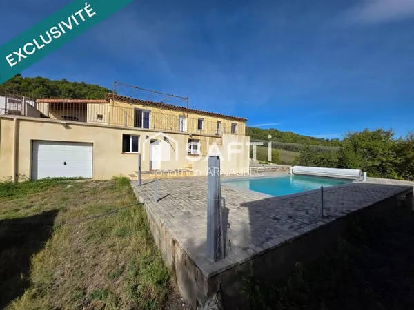 Villa familiale avec piscine, vue sur la vallée et grand potentiel