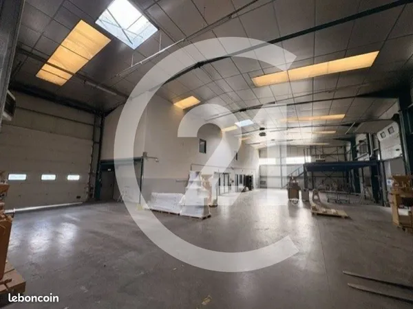 Local 1930 m² ROMANS SUR ISERE