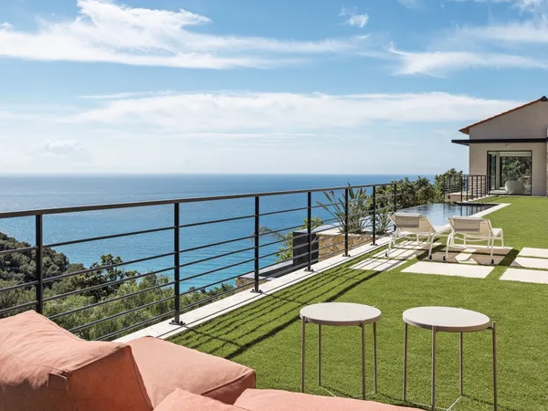 VILLA CONTEMPORAINE D'EXCEPTION