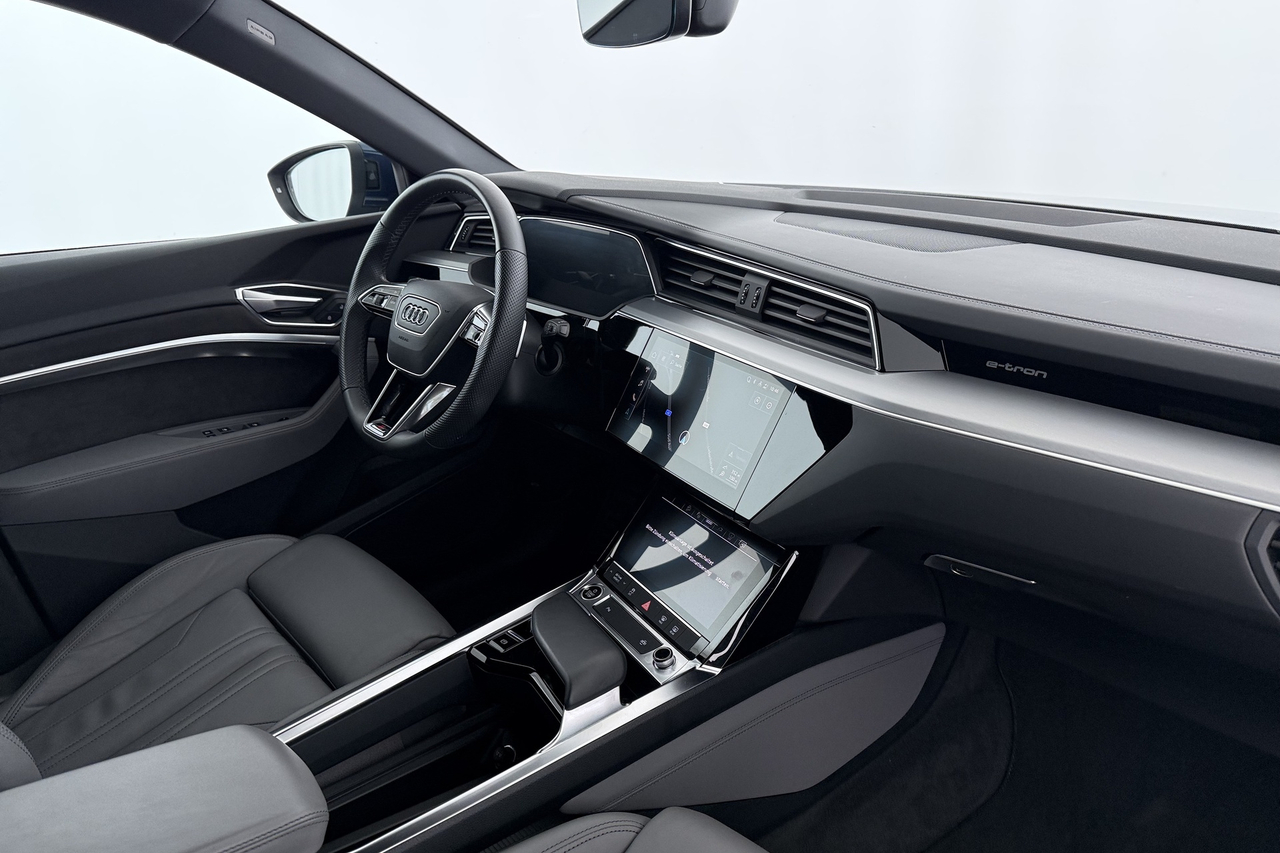 Audi e-tron — photo 13