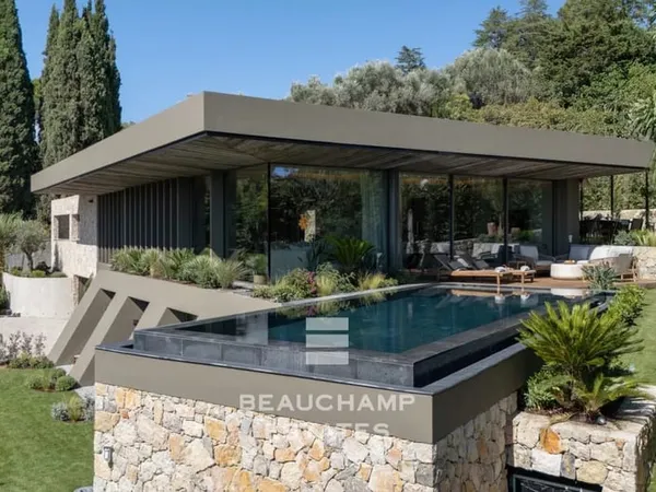 Villa contemporaine de 4 chambres à Mougins avec piscine et vue sur le village