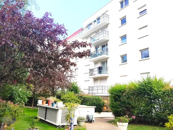 3 Pièces recent, limite Paris, Métro 2 minutes, Parking, Collocation acceptée