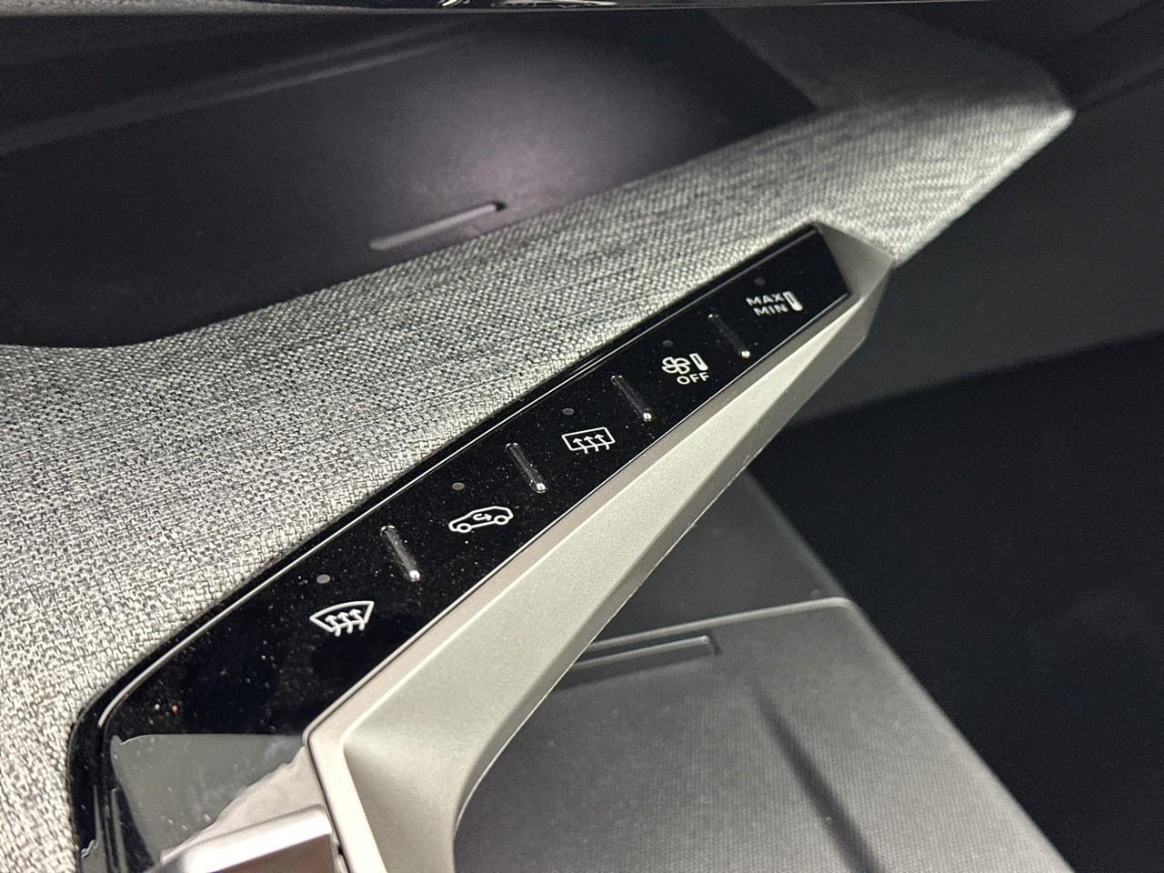 Peugeot 3008 hybrid 145 e-dcs6 gt — photo 29