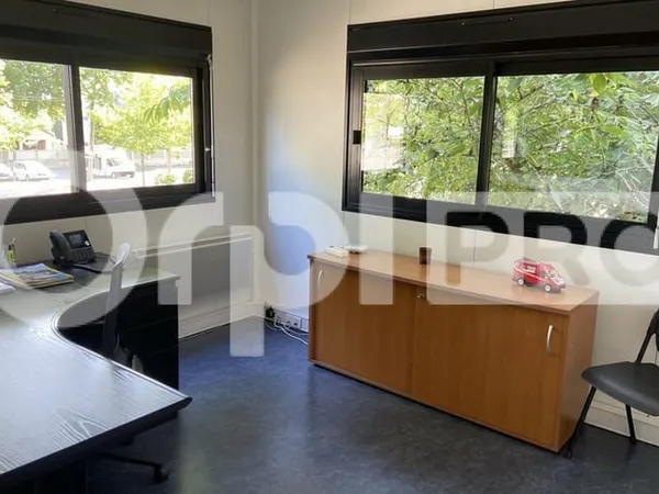 Bureau 190 m²