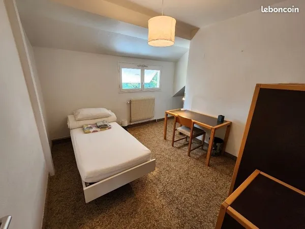Chambre colocation dans maison