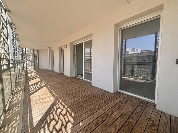 Appartement 3 pièces 68m2 avec terrasse et une place de stat