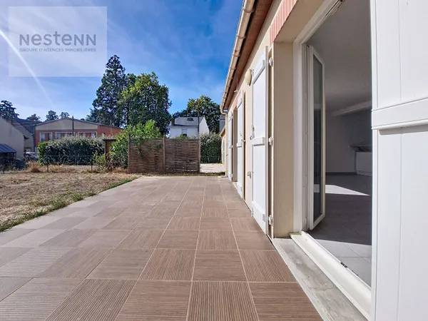 SAINT JEAN DE LA RUELLE BOURG - MAISON 4 CHAMBRES DE 2011 - 100M2 - DPE D - JARDIN