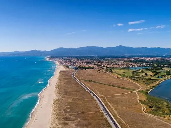 SAINT-CYPRIEN : TERRAIN CONSTRUCTIBLE - 4 FACES