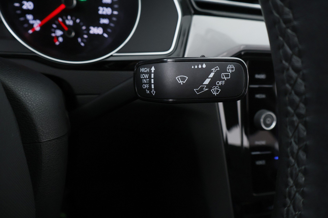 Volkswagen Passat SW — photo 19