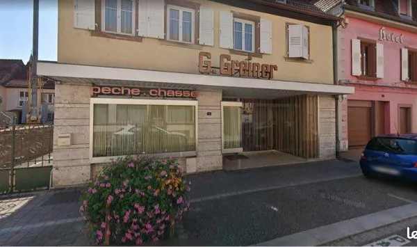 À LOUER - GRAND LOCAL COMMERCIAL DE 110 m2 EMPLACEMENT PRIVILÉGIÉ EN CENTRE-VILLE