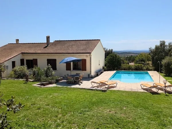 Belle villa 117 m2 T5, piscine et garage, terrain 2932 m2