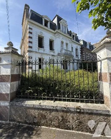 Maison 11 pièces 318 m²