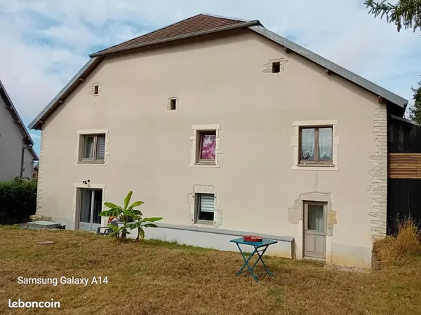 Maison mitoyenne dans ferme rénovée
