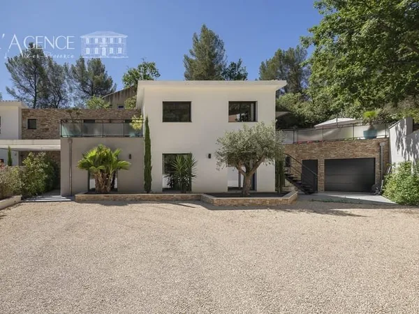 Saint-Marc Jaumegarde maison neuve contemporaine 276 m² piscine