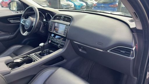 Jaguar F-Pace 2.0 D 163 2WD - Prestige – 2018 – 120482 km – Diesel – Boîte Manuelle — photo 38