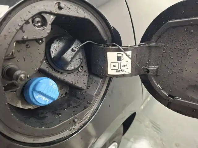 Renault Clio blue dci 85 — photo 15