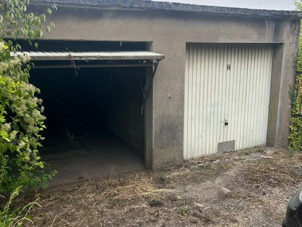 À vendre 2 garages dont 1 avec une fosse + 1 jardin potager de 3.75 ares