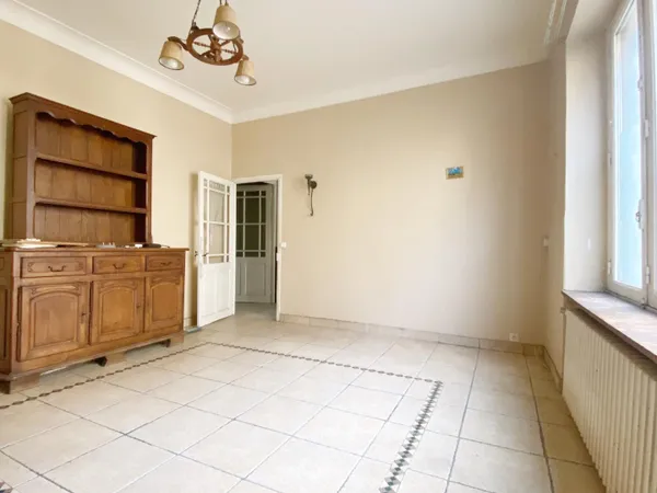 Maison Brassagaise au coeur du village avec double garages et cour interieur